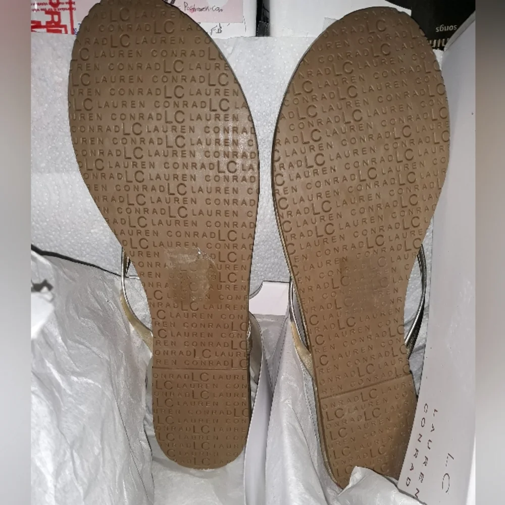 CUTE Lauren Conrad WHITE Sandals Flip Flops Shoes NEW NIB - Picture 3 of 7